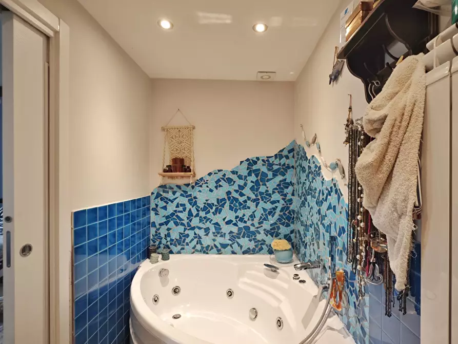 Immagine 24 di Porzione di casa in vendita  in Via Arena 15 a Ameglia