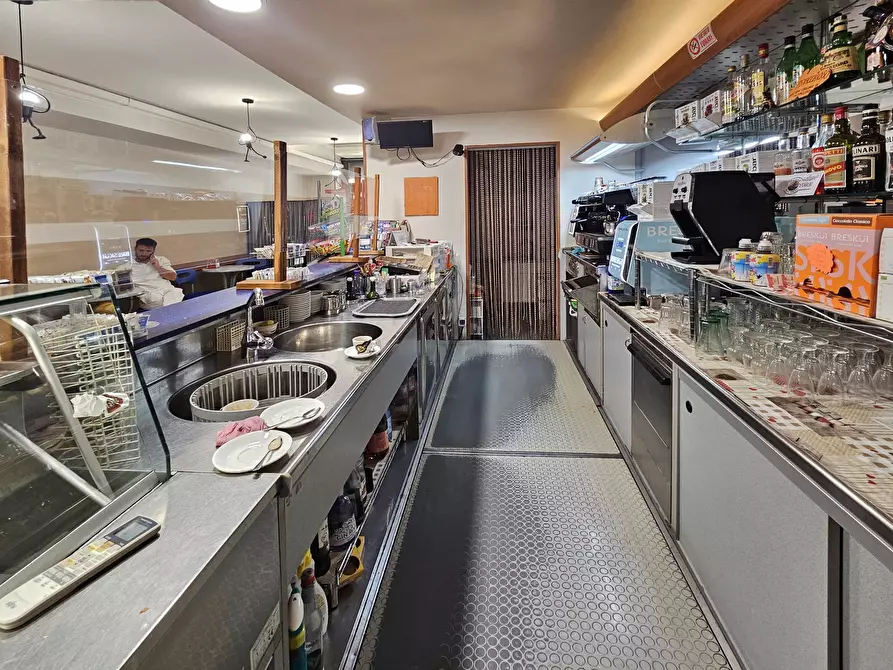 Immagine 7 di Bar / Ristorante in vendita  in Via Eugenio Montale 35 a Carrara