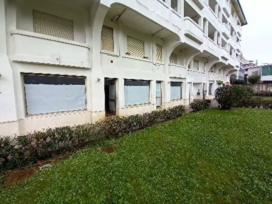 Immagine 3 di Locale commerciale in affitto  in VIALE ALCIONE 139B a Francavilla Al Mare