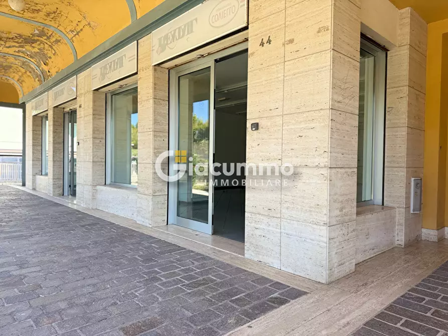 Immagine 3 di Locale commerciale in affitto  in Via Parigi 44-46 a Potenza