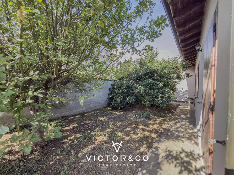 Immagine 7 di Casa bifamiliare in vendita  in Via Borghetto 4 a Casalino