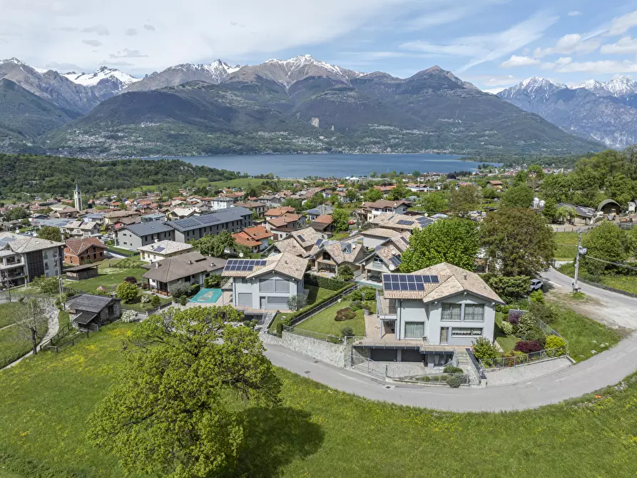 Immagine 8 di Villa in vendita  in Via Colombèe 11 a Colico