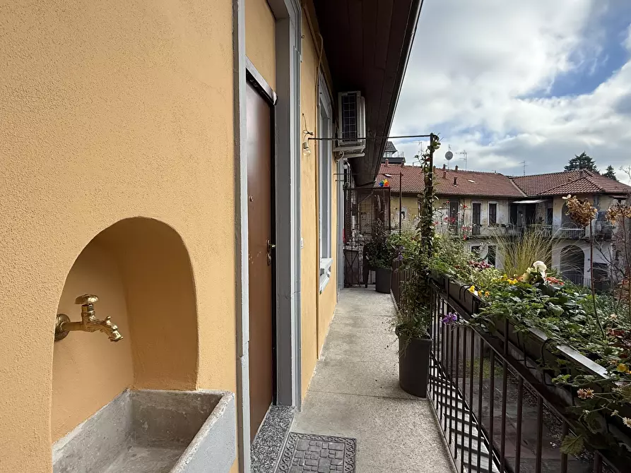 Immagine 4 di Bilocale in vendita  in Via Giuseppe Sirtori 1 a Carate Brianza