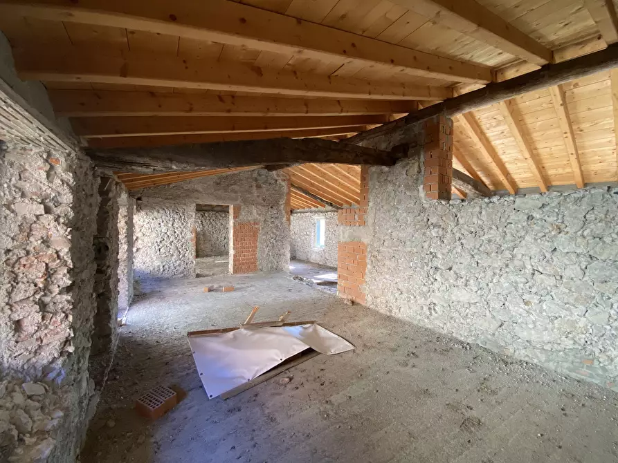 Immagine 38 di Rustico / casale in vendita  in Via Montini a Preseglie