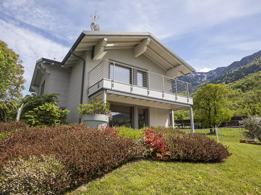 Immagine 25 di Villa in vendita  in Via Colombèe 11 a Colico