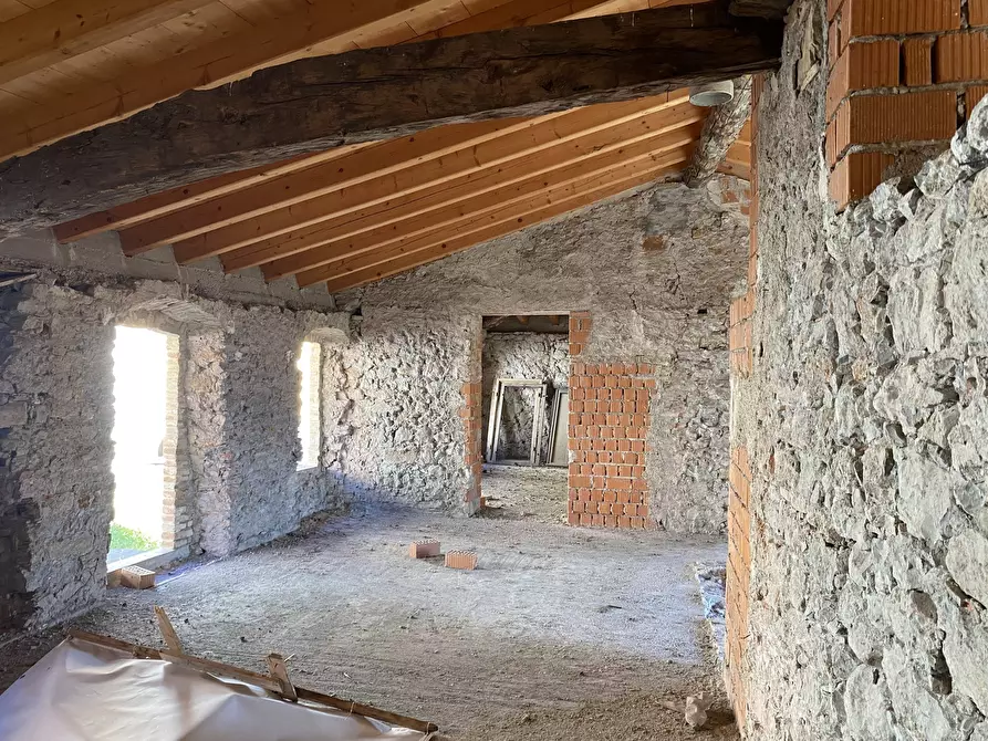 Immagine 37 di Rustico / casale in vendita  in Via Montini a Preseglie