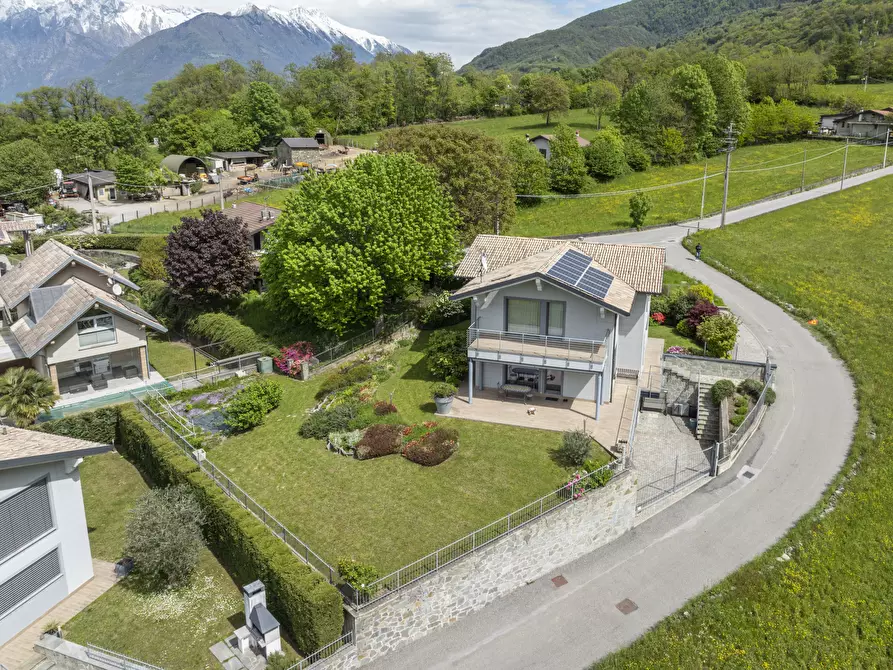 Immagine 12 di Villa in vendita  in Via Colombèe 11 a Colico