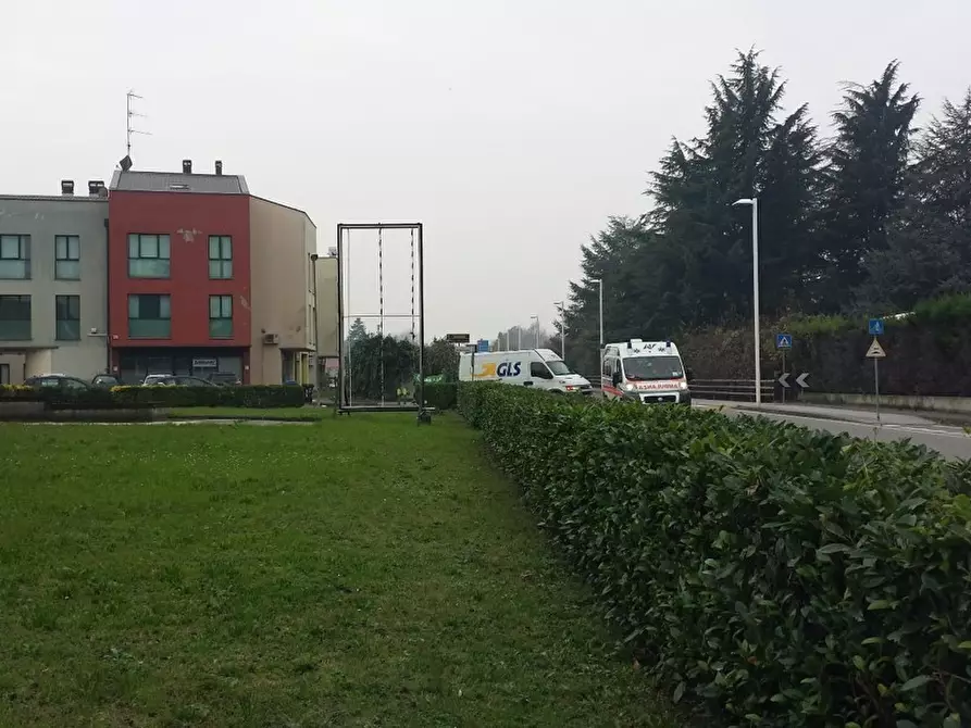 Immagine 10 di Attività artigianale in vendita  a Collecchio