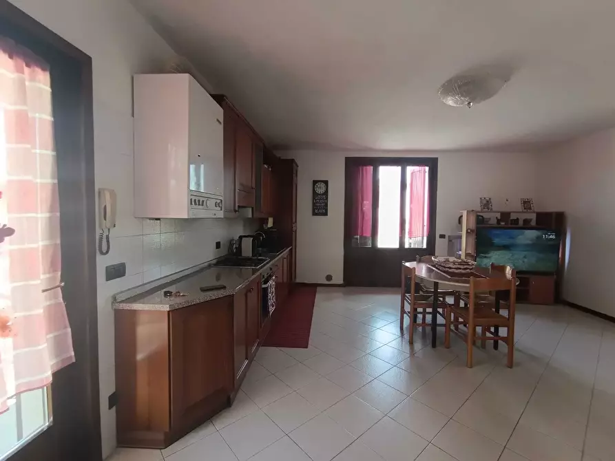 Immagine 11 di Bilocale in affitto  a Medesano