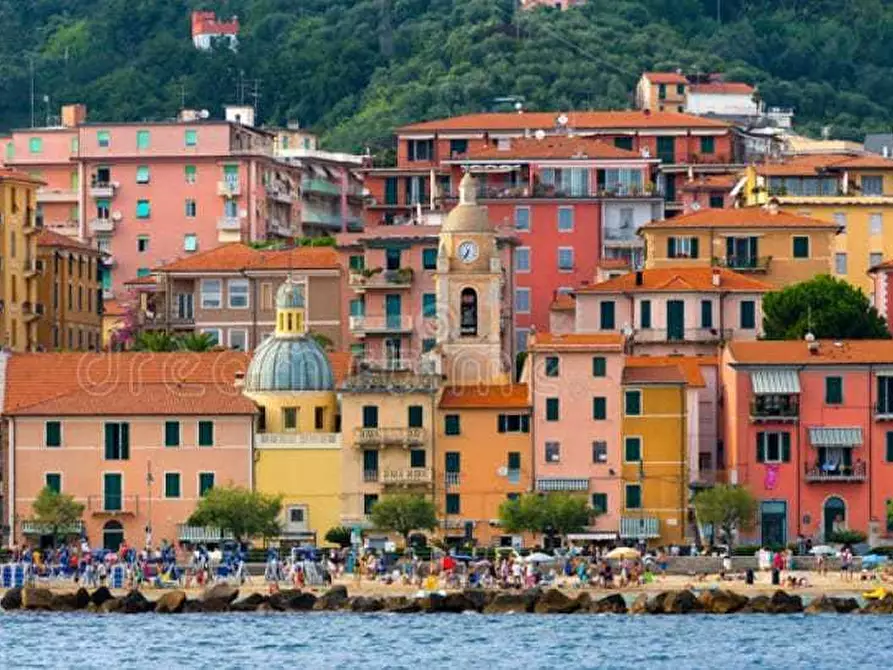 Immagine 3 di Trilocale in affitto  a La Spezia