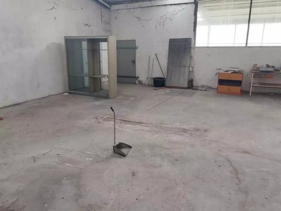 Immagine 2 di Attività artigianale in vendita  a Parma