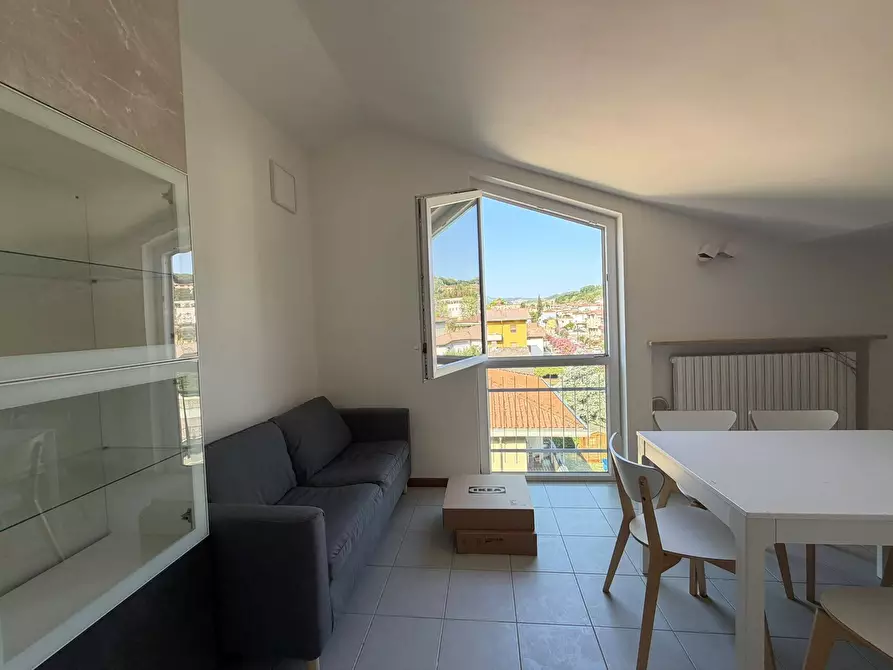 Immagine 1 di Trilocale in affitto  a Medesano