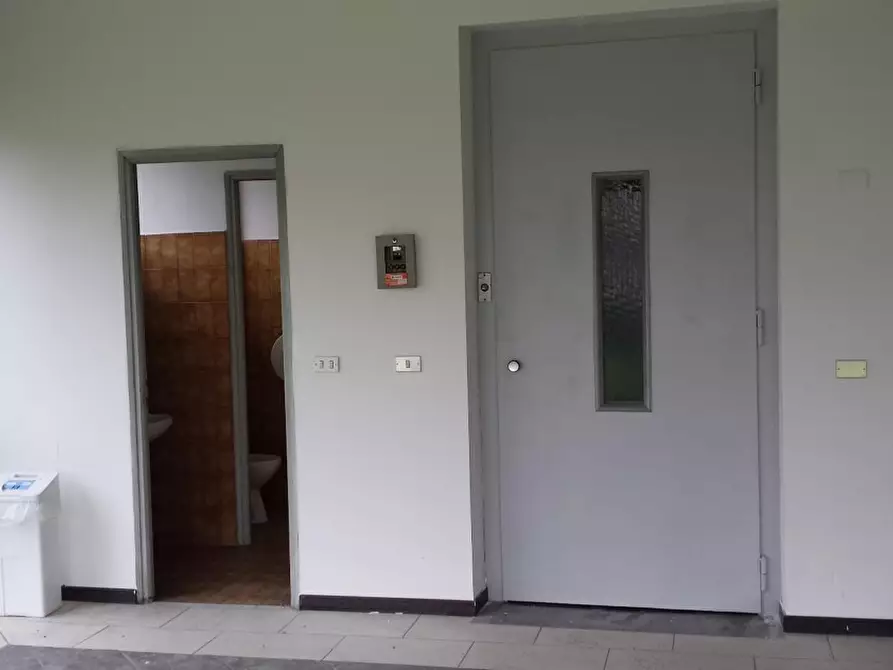 Immagine 24 di Attività artigianale in affitto  a Collecchio