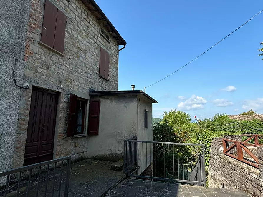 Immagine 1 di Porzione di casa in vendita  a Terenzo