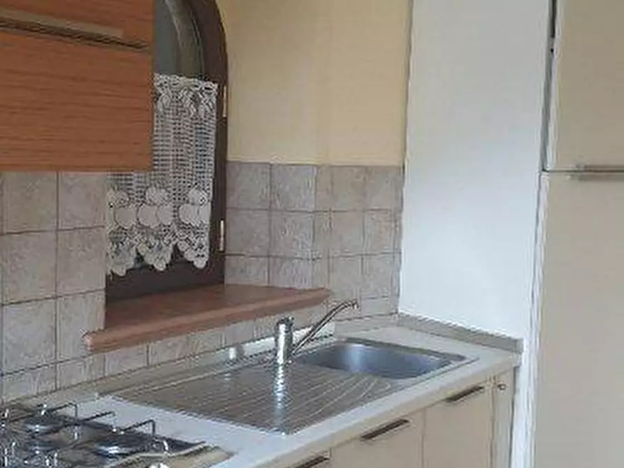 Immagine 6 di Bilocale in affitto  a Varano De' Melegari