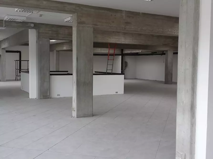 Immagine 19 di Attività artigianale in vendita  a Collecchio