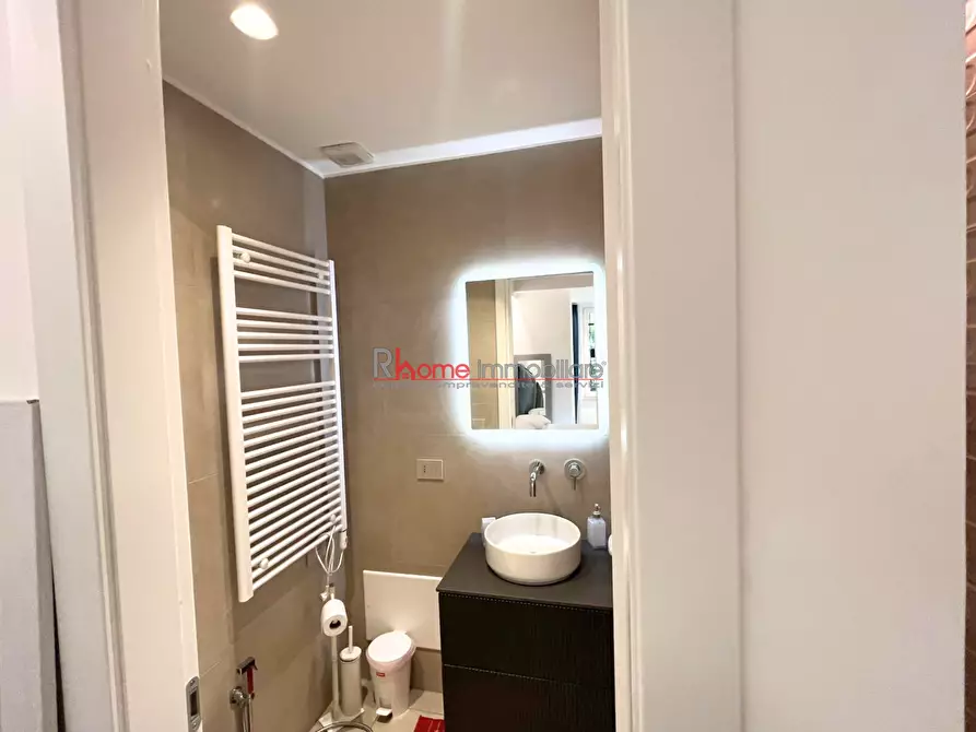 Immagine 11 di Bilocale in vendita  a Roma