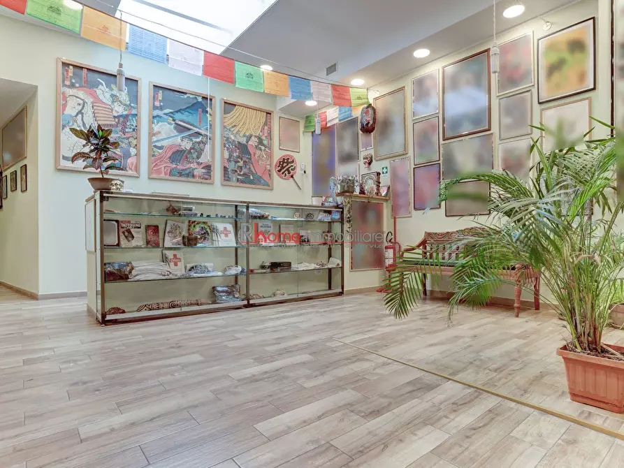 Immagine 1 di Locale commerciale in vendita  a Roma