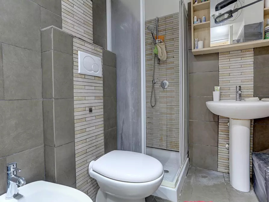 Immagine 4 di Bilocale in vendita  in VIA TUSCOLANA 1000 a Roma