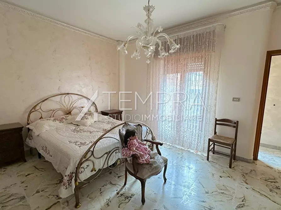 Immagine 26 di Casa indipendente in vendita  a Adrano