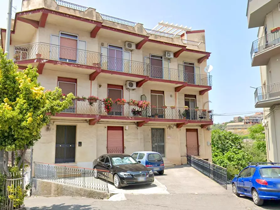Immagine 1 di Appartamento in vendita  in Via della Regione 17 a Adrano