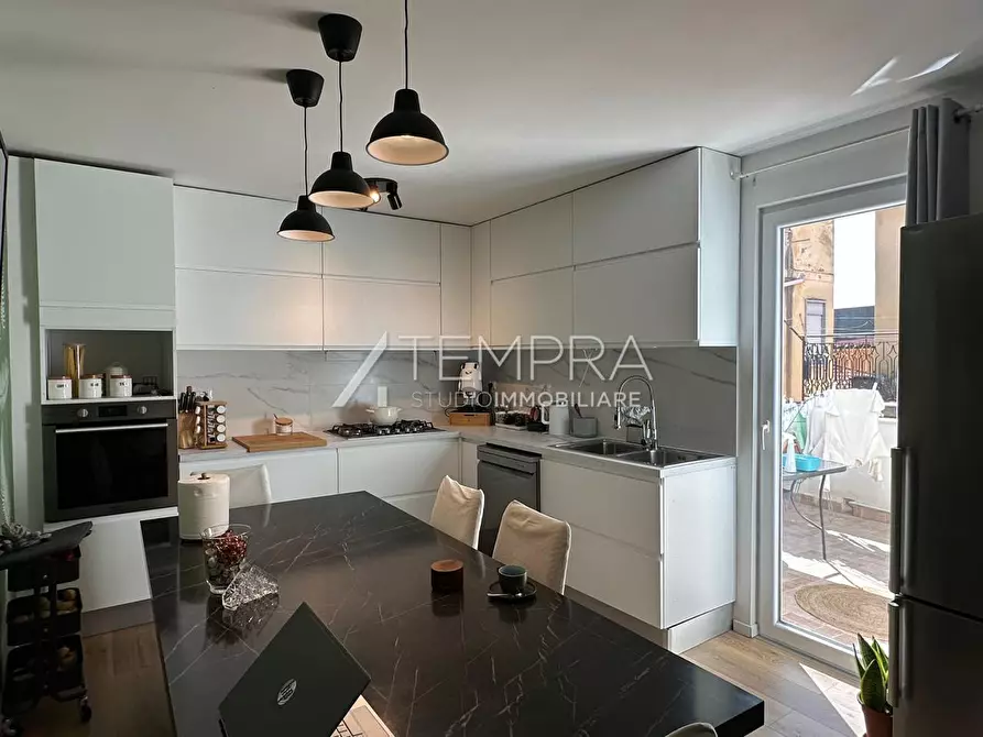 Immagine 2 di Casa indipendente in vendita  a Adrano