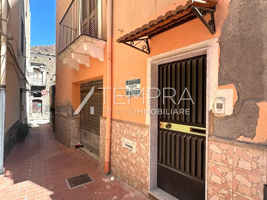 Immagine 32 di Appartamento in vendita  a Adrano