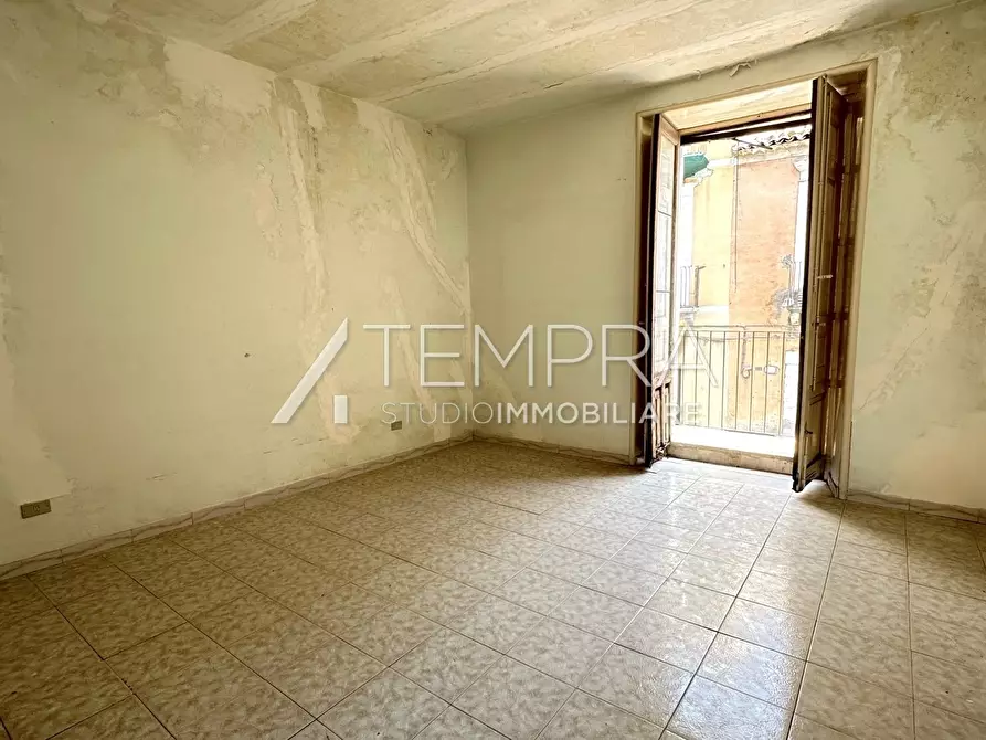 Immagine 6 di Casa indipendente in vendita  a Adrano