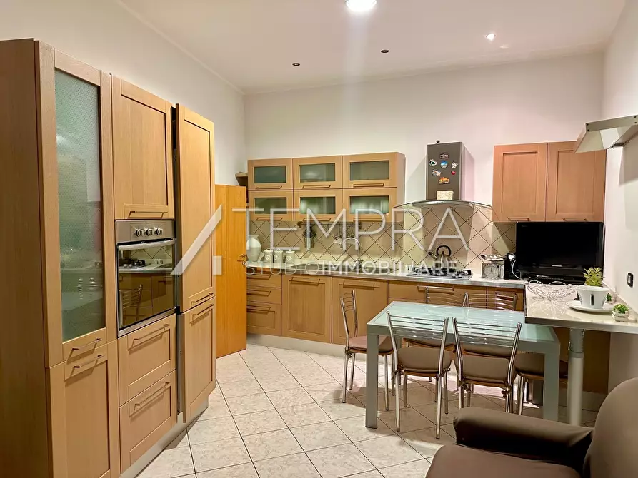 Immagine 6 di Casa indipendente in vendita  a Adrano