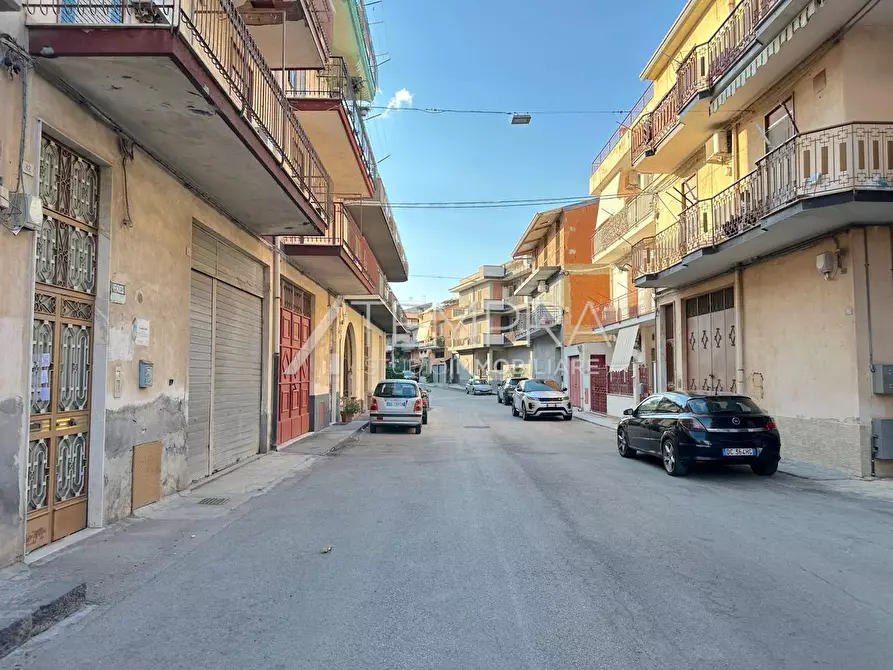 Immagine 1 di Appartamento in vendita  in Via della Costituzione 32 a Adrano
