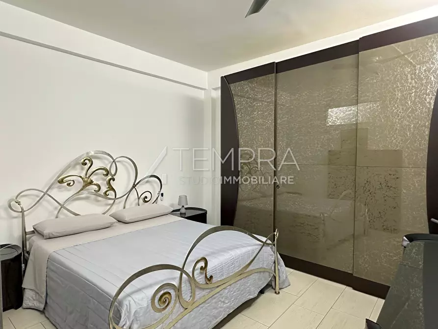 Immagine 12 di Casa semindipendente in vendita  in VIA SOLICCHIATA a Adrano