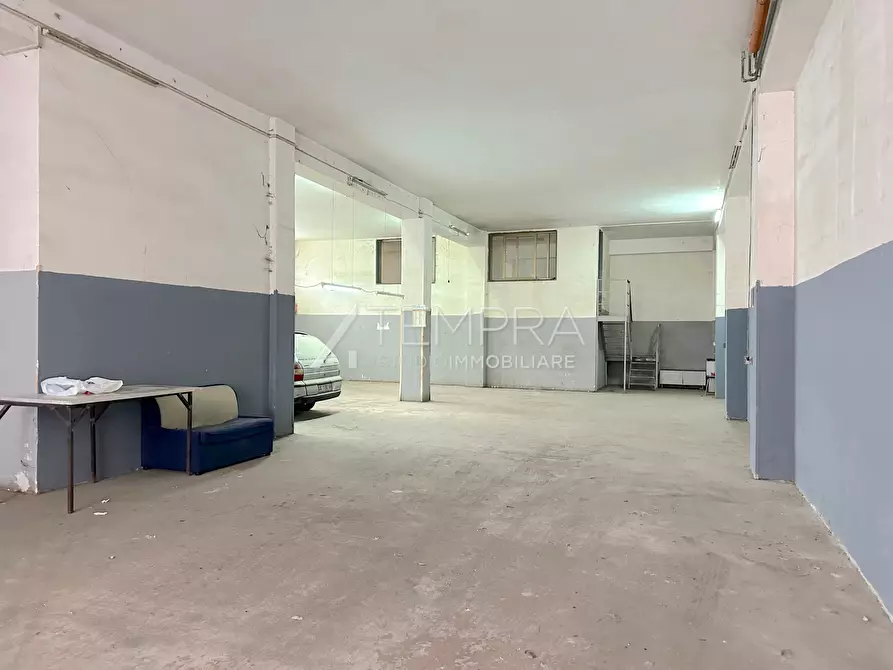 Immagine 6 di Attività artigianale in affitto  in Via dei Fiori a Biancavilla