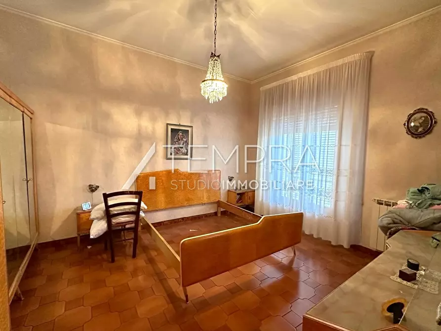 Immagine 16 di Appartamento in vendita  a Adrano