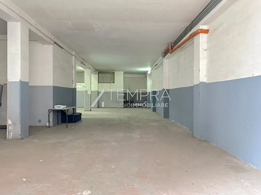 Immagine 1 di Attività artigianale in affitto  in Via dei Fiori a Biancavilla