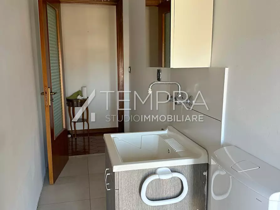 Immagine 18 di Appartamento in vendita  a Adrano