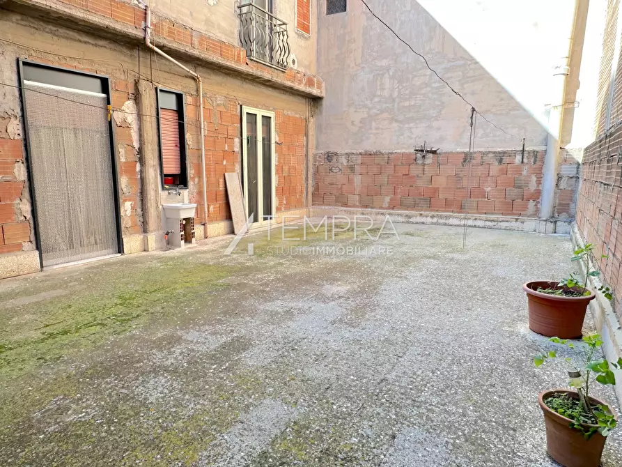 Immagine 19 di Appartamento in vendita  a Adrano