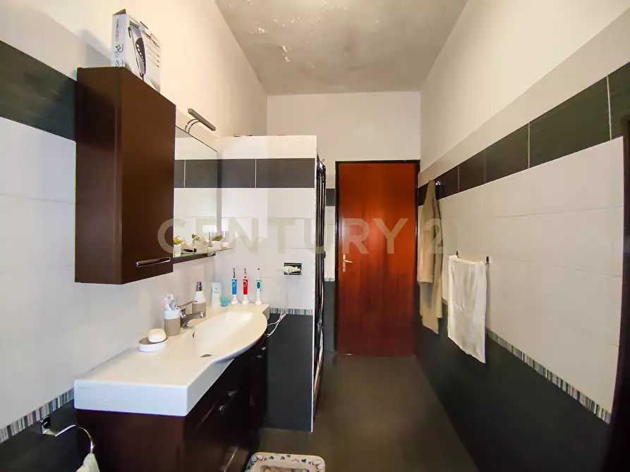 Immagine 13 di Appartamento in vendita  in Viale delle Olimpiadi 11 a Aci Catena