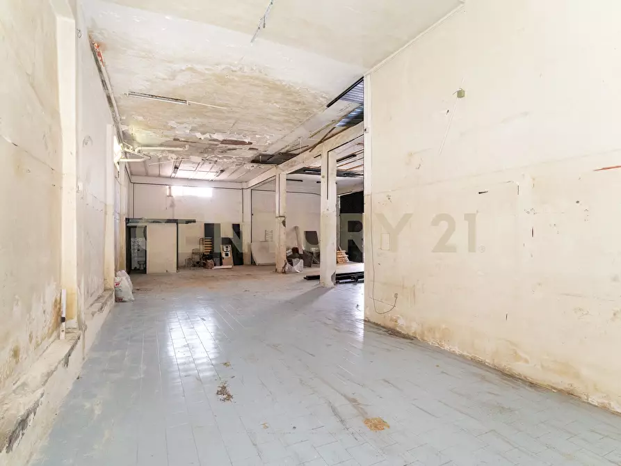 Immagine 12 di Magazzino in vendita  in Via Antonio de Curtis 27 a Misterbianco