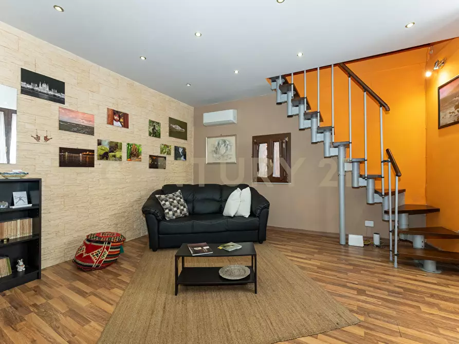 Immagine 2 di Casa indipendente in vendita  in Via Anastasio 32 a Catania