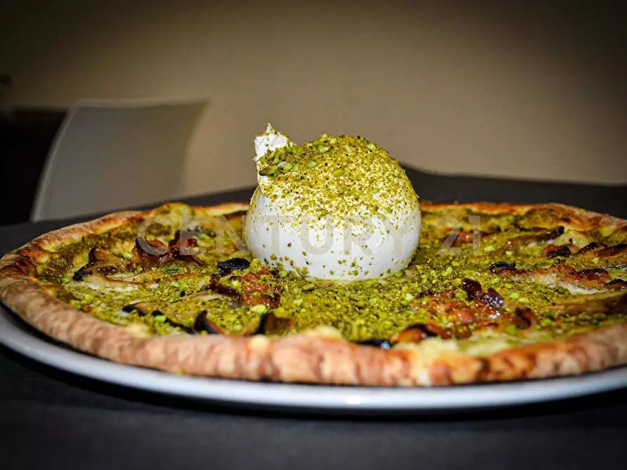 Immagine 12 di Pizzeria / Pub in vendita  in Piazza Don Diego snc a Pedara