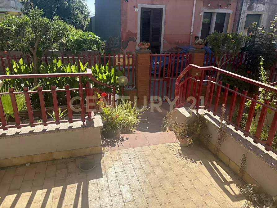 Immagine 5 di Pentalocale in vendita  in Via Francesco Baracca 59 a Riposto