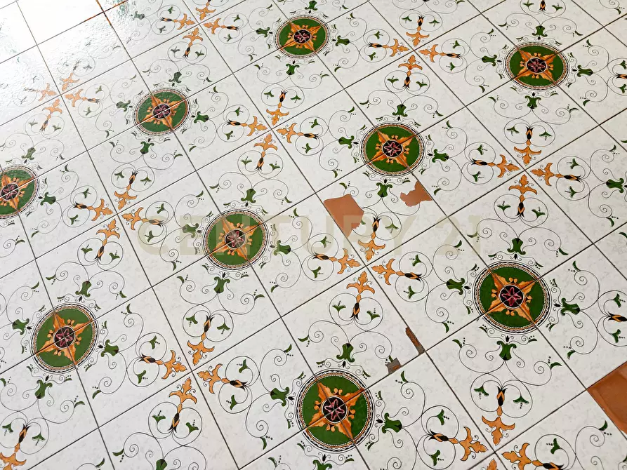 Immagine 11 di Pentalocale in vendita  in Via Vittorio Emanuele 181 a Viagrande