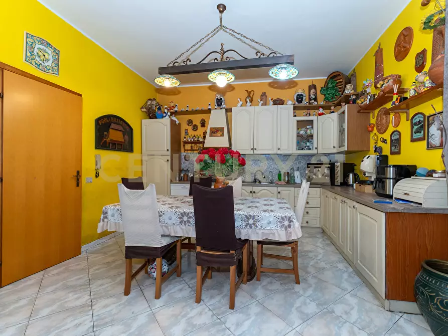 Immagine 17 di Pentalocale in vendita  in Via Antonio de Curtis 27 a Misterbianco