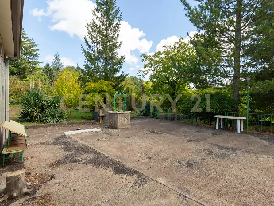 Immagine 12 di Villa in vendita  in Contrada Scolaro Cisterna a Adrano