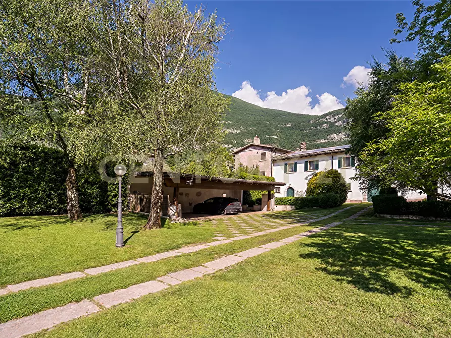 Immagine 164 di Villa in vendita  in Via Adige 25 a Brentino Belluno