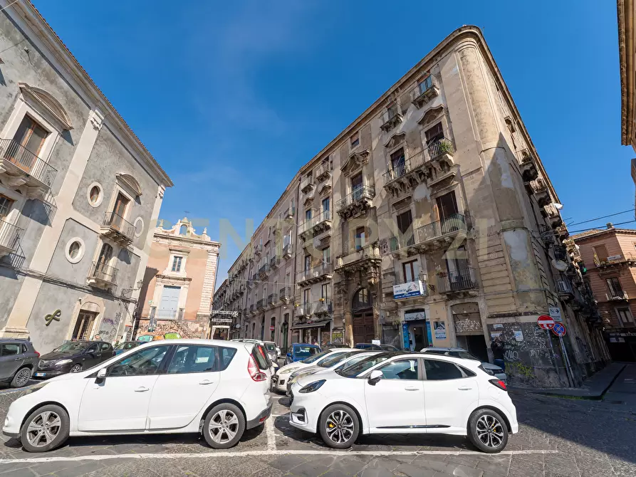 Immagine 10 di Locale commerciale in vendita  in Piazza Manganelli 15 a Catania