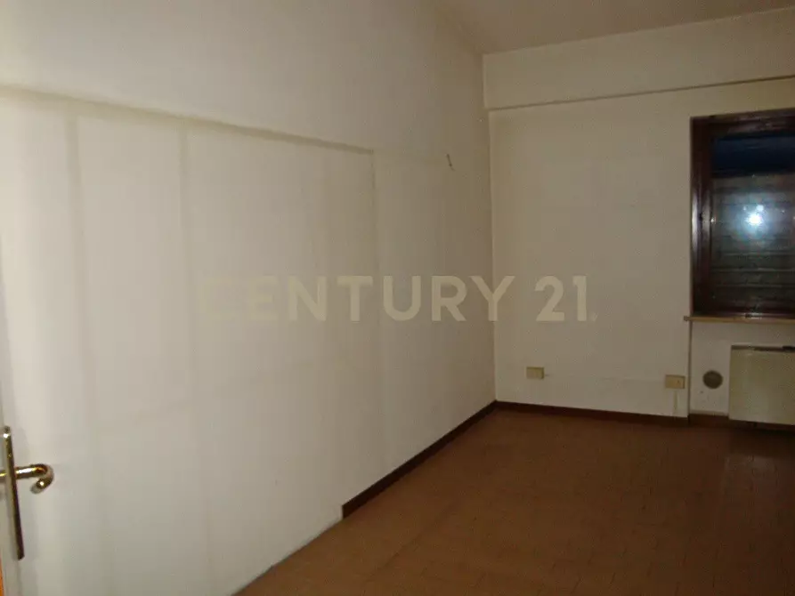 Immagine 19 di Locale commerciale in vendita  in Piazza Alcide De Gasperi 120 a San Giovanni Lupatoto