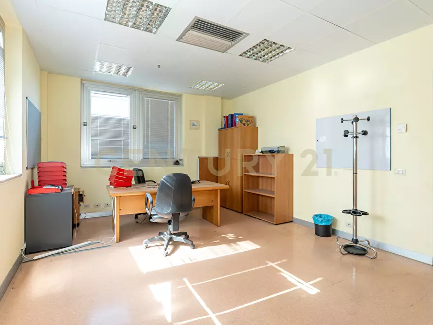 Immagine 37 di Attività artigianale in vendita  in Strada III Mimosa 14 a Catania