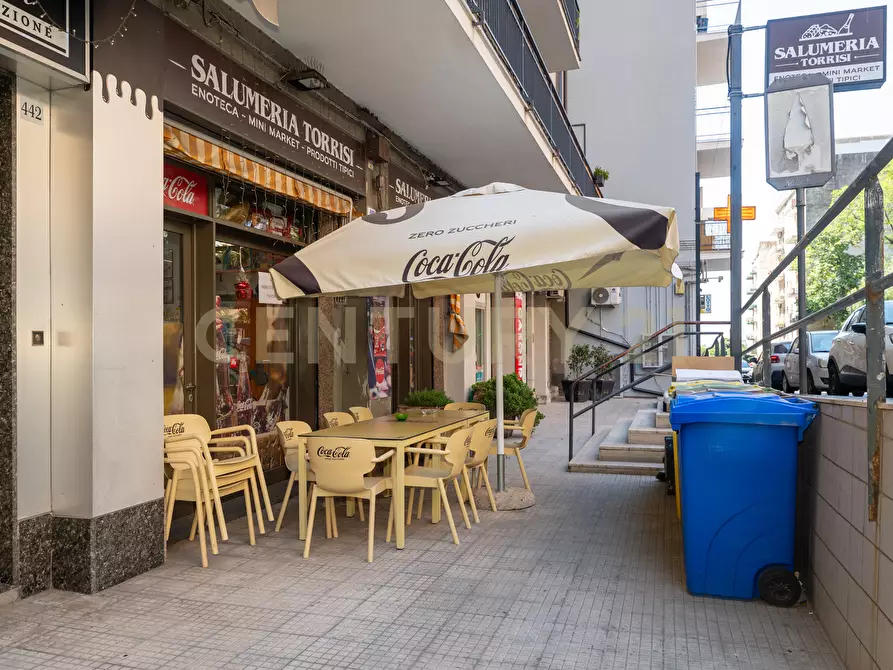Immagine 4 di Locale commerciale in vendita  in Via Caronda 440 a Catania