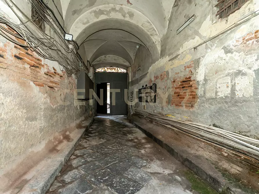 Immagine 25 di Bilocale in vendita  in Via Calì 17 a Catania